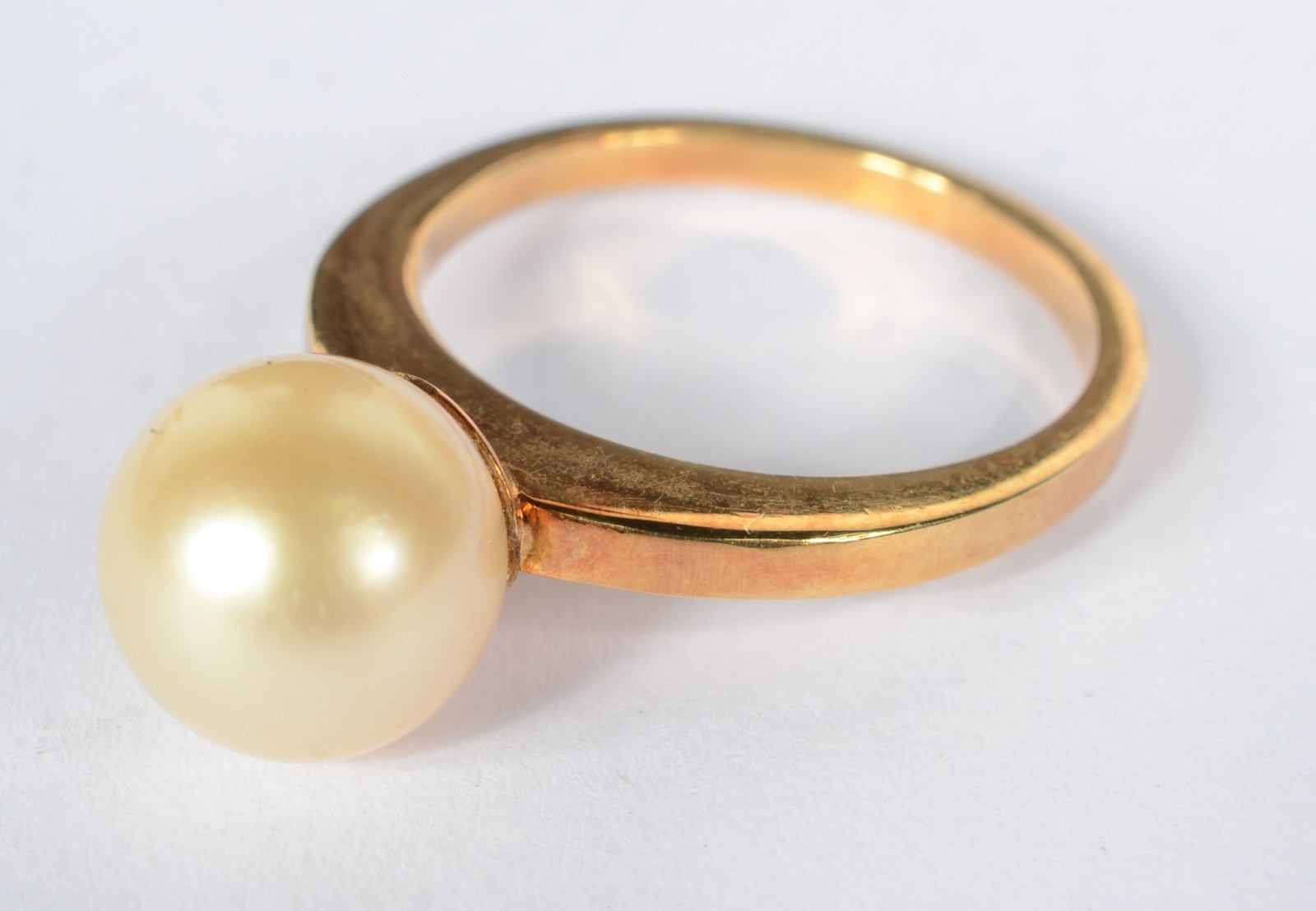Anel de ouro 18 k., com perola. Aro 14. (Por motivos de segurança a... - foto 3 de 6
