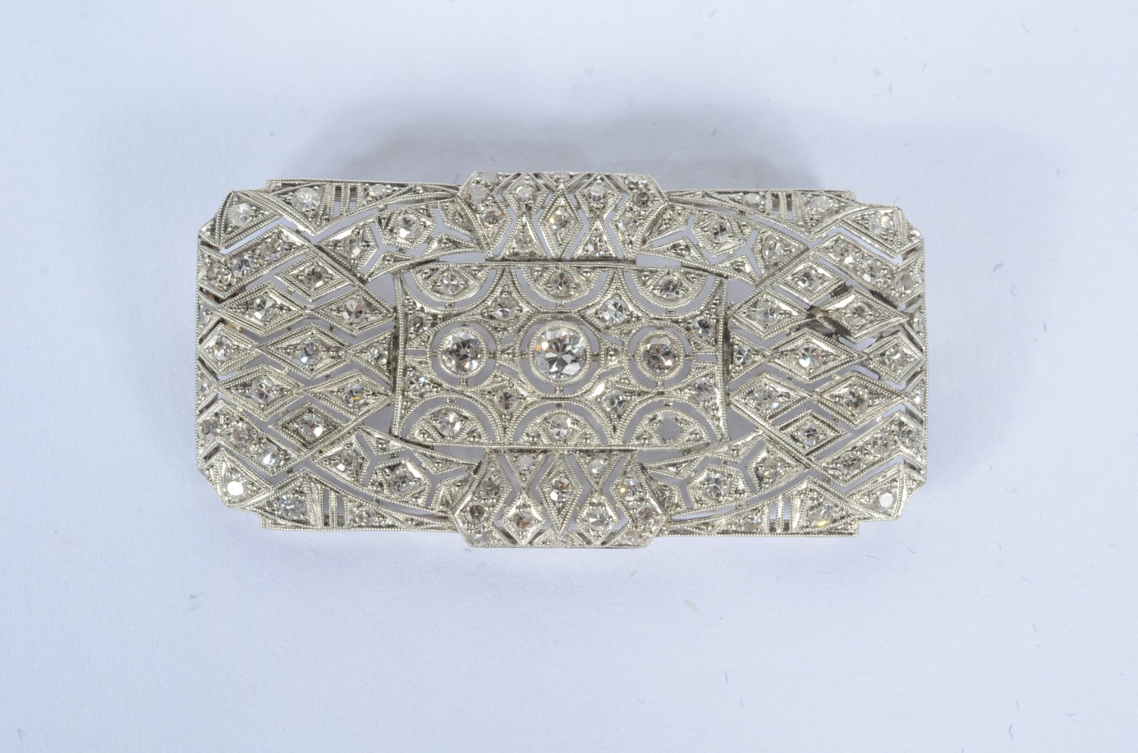 Broche de platina com brilhantes. (Por motivos de segurança a peça... - foto 1 de 4