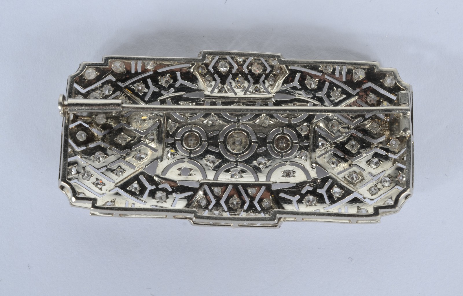 Broche de platina com brilhantes. (Por motivos de segurança a peça... - foto 3 de 4