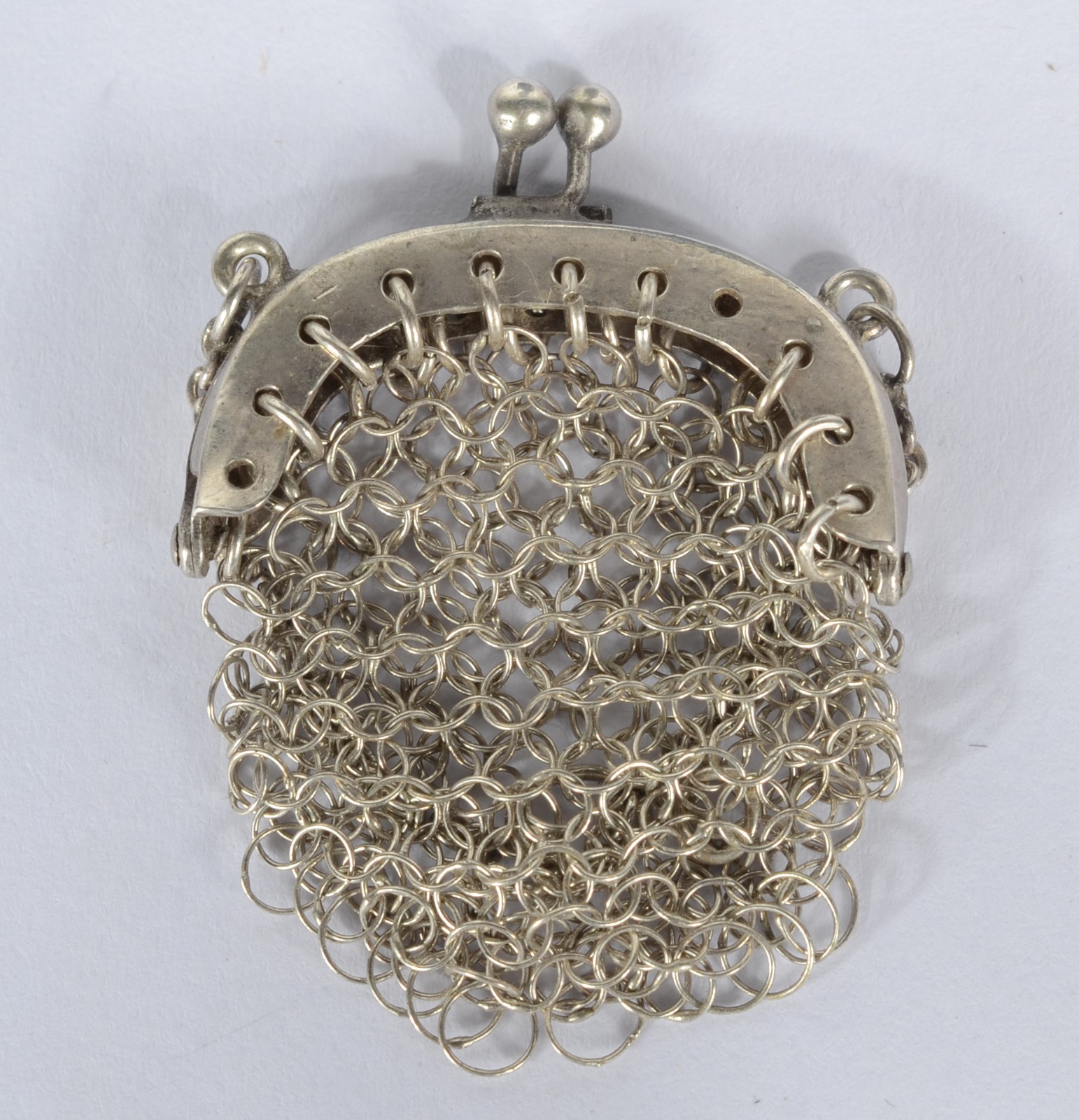 Duas peças de prata, sendo: broche com marcassitas e pequeno porta... - foto 3 de 5
