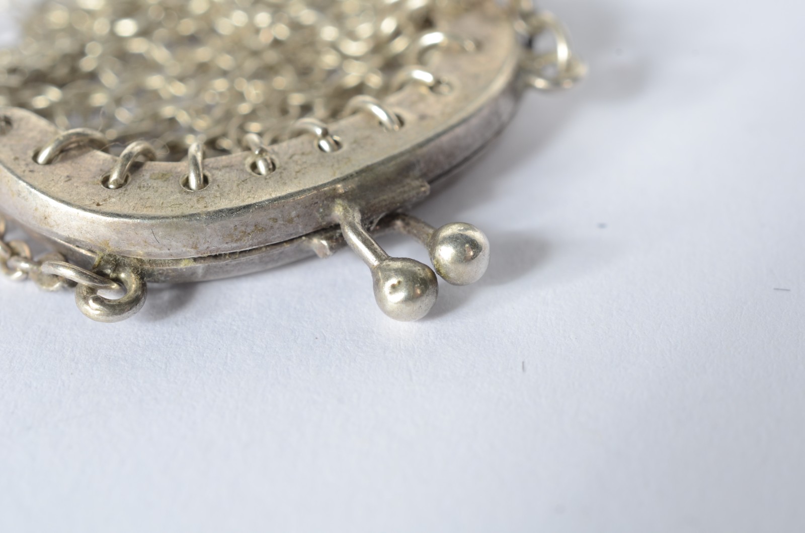 Duas peças de prata, sendo: broche com marcassitas e pequeno porta... - foto 5 de 5