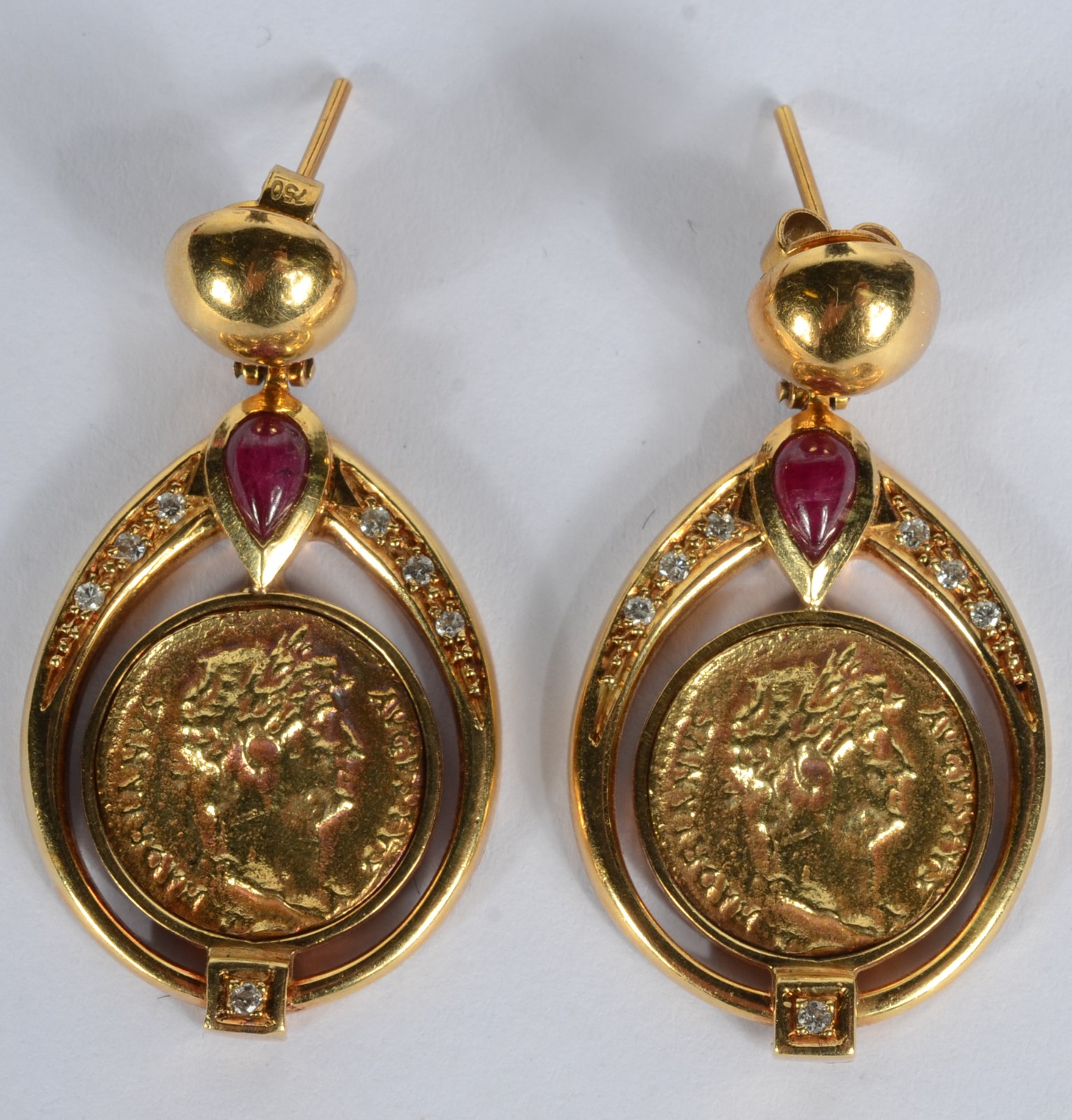 Par de brincos feitio oval de ouro 18 k., contraste 750 mls com... - foto 1 de 5
