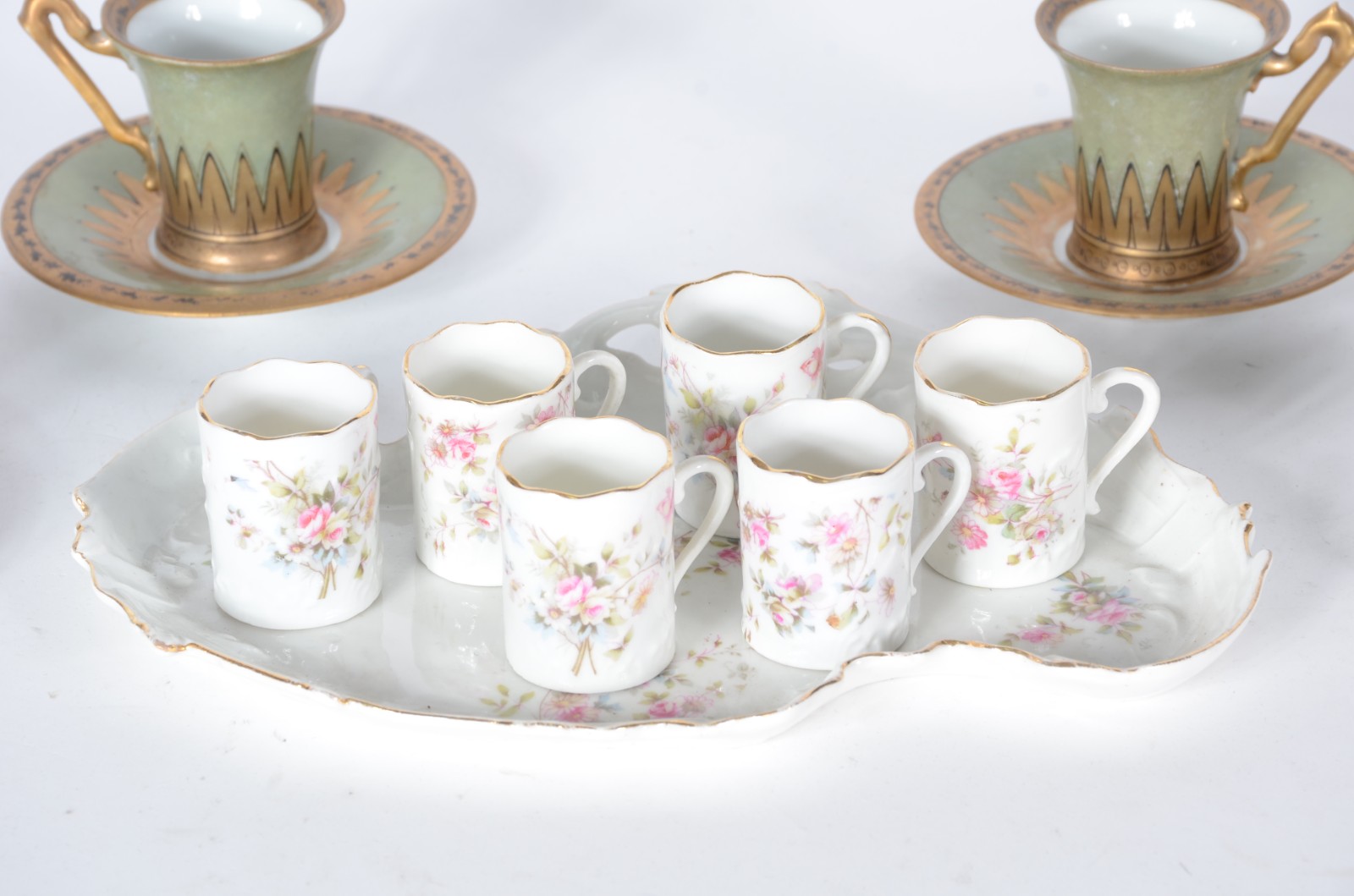 Conjunto com 6 xícaras de café com presentoir de porcelana floral; e... - foto 3 de 4