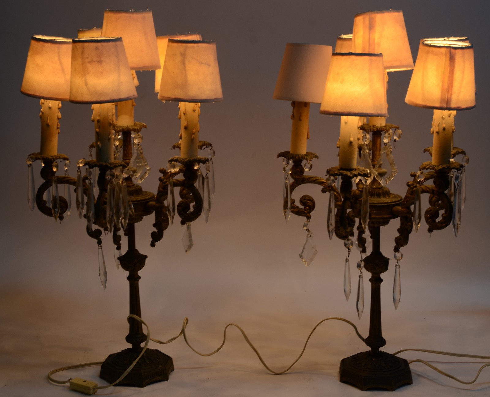 Par de luminárias de bronze, possivelmente francesas, para 6 luzes... - foto 2 de 4
