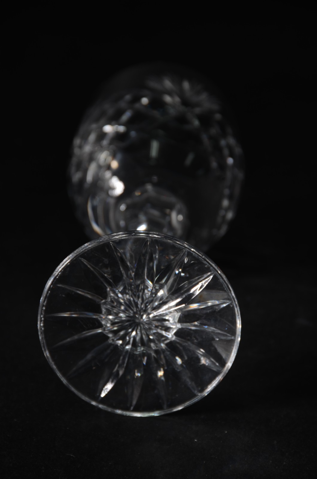 Parte de serviço de cristal lapidado, composto de: 8 taças para vinho... - foto 4 de 4