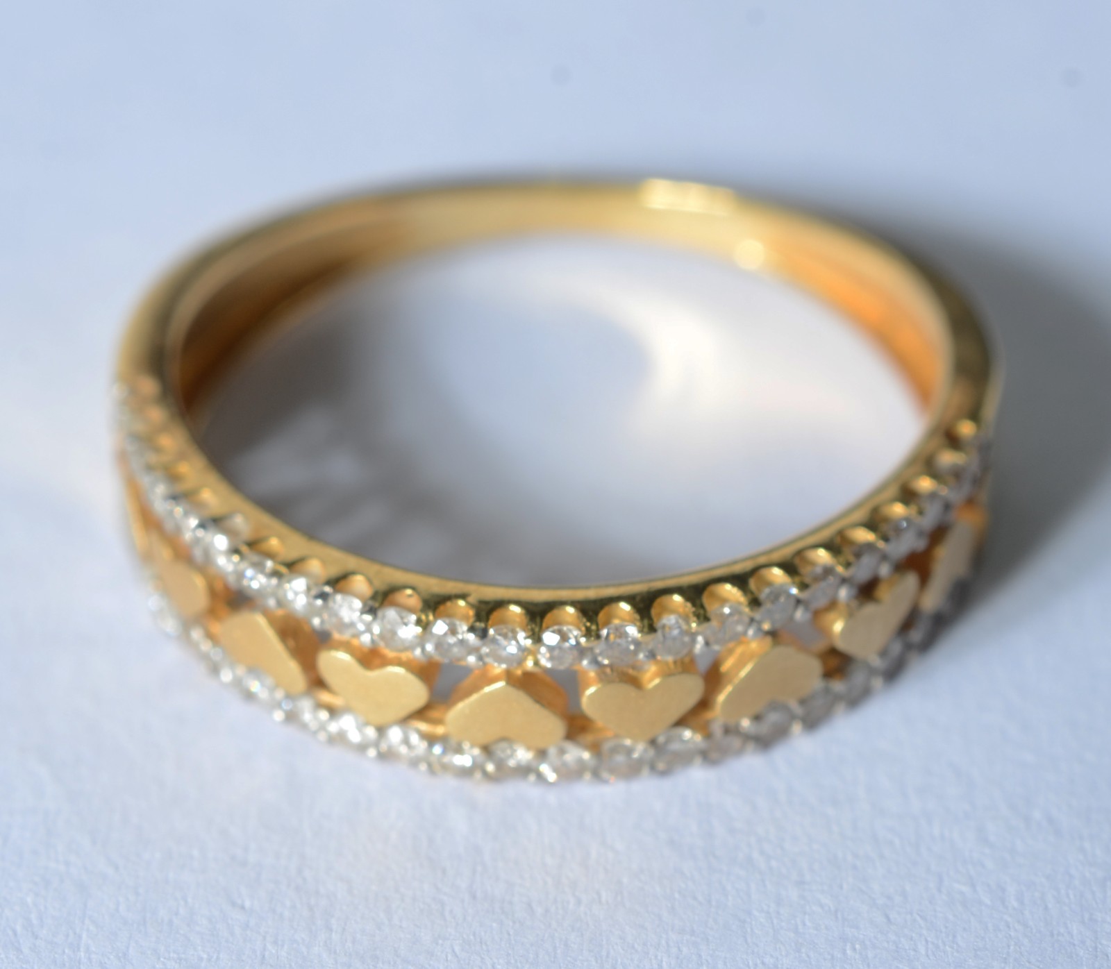Anel de ouro 18 k., com corações e brilhantes. Aro 17. (Por motivos... - foto 1 de 5