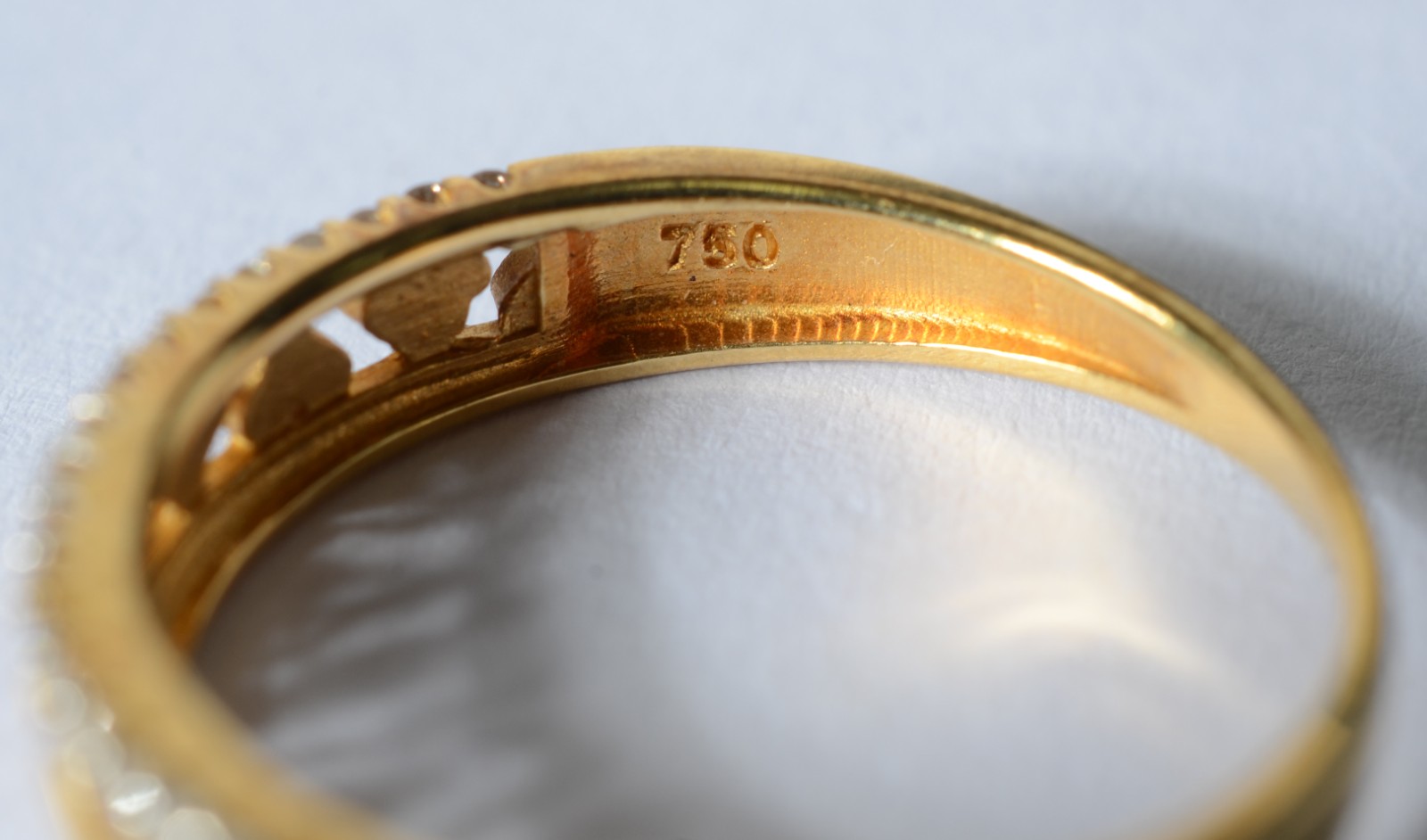 Anel de ouro 18 k., com corações e brilhantes. Aro 17. (Por motivos... - foto 4 de 5