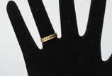 Anel de ouro 18 k., com corações e brilhantes. ... - Anel de ouro 18 k., com corações e brilhantes. Aro 17.  (Por motivos de segurança a peça não se encontra na loja).
