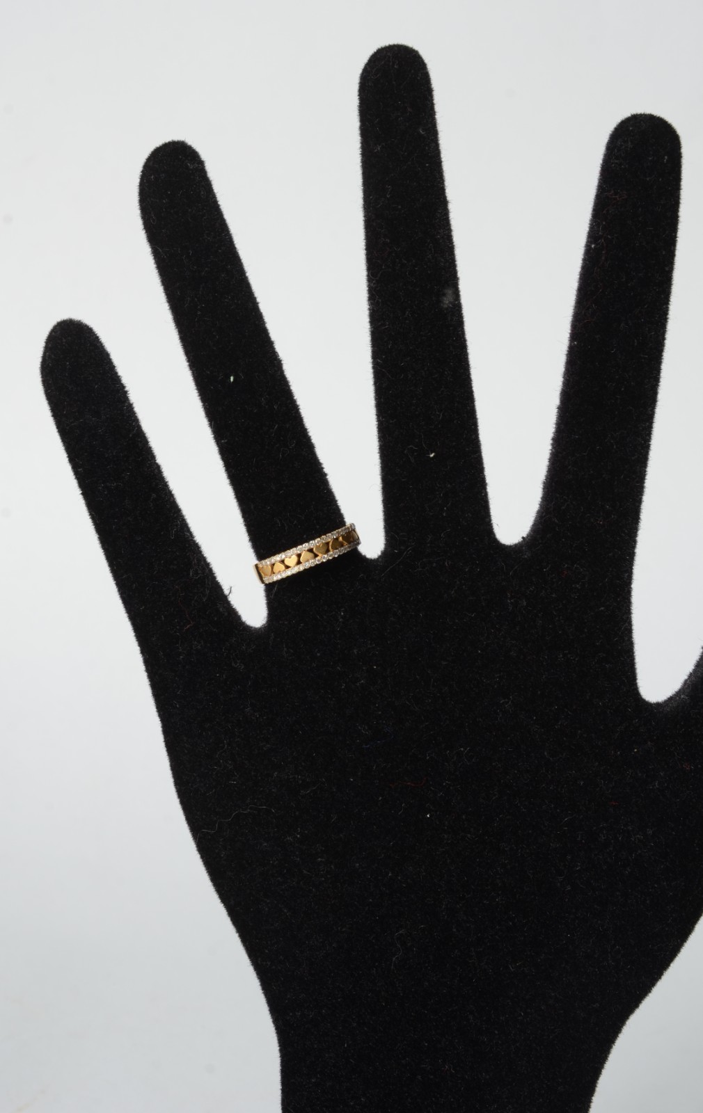 Anel de ouro 18 k., com corações e brilhantes. Aro 17. (Por motivos... - foto 5 de 5