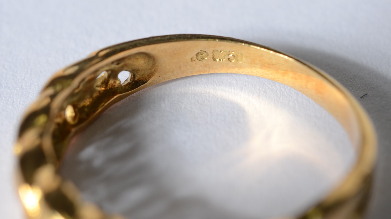Anel de ouro 18k., contraste 750 mls. Aro 20. (Por motivos de... - foto 3 de 6