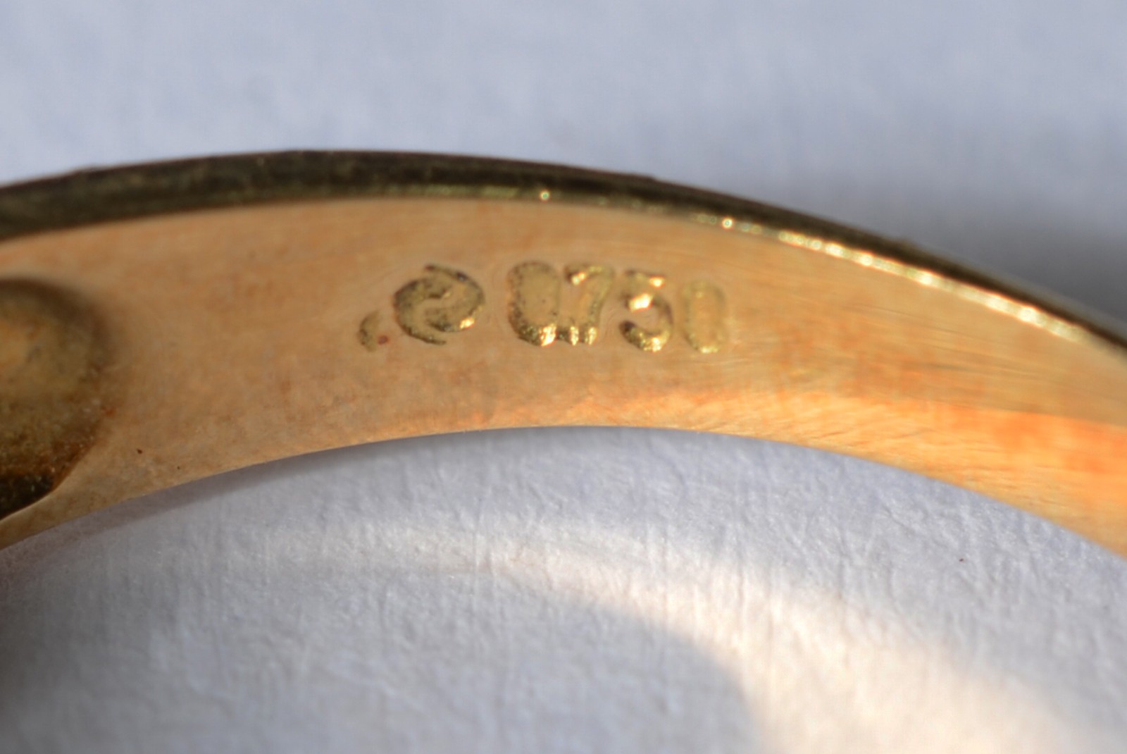 Anel de ouro 18k., contraste 750 mls. Aro 20. (Por motivos de... - foto 4 de 6