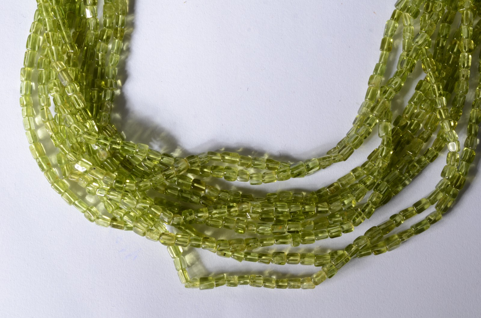 Colar de pedras verdes, fecho de ouro 18 k. (Por motivos de segurança... - foto 3 de 4
