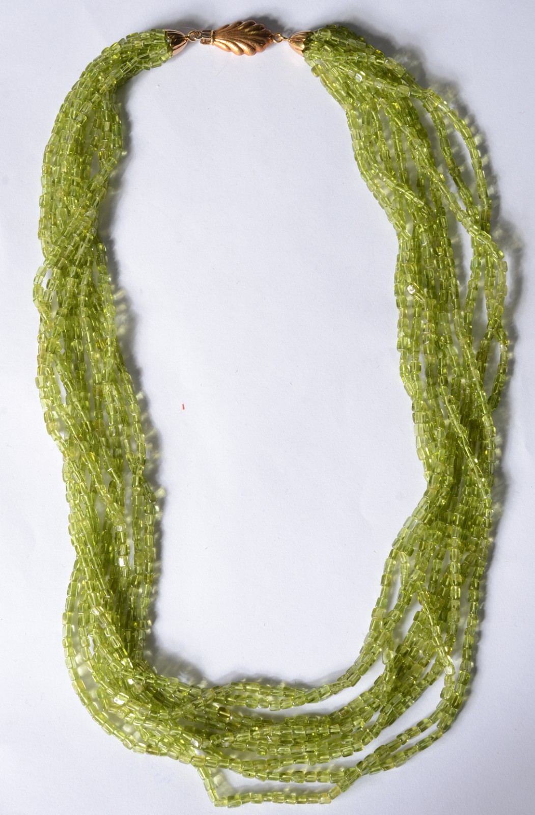 Colar de pedras verdes, fecho de ouro 18 k. (Por motivos de segurança... - foto 2 de 4