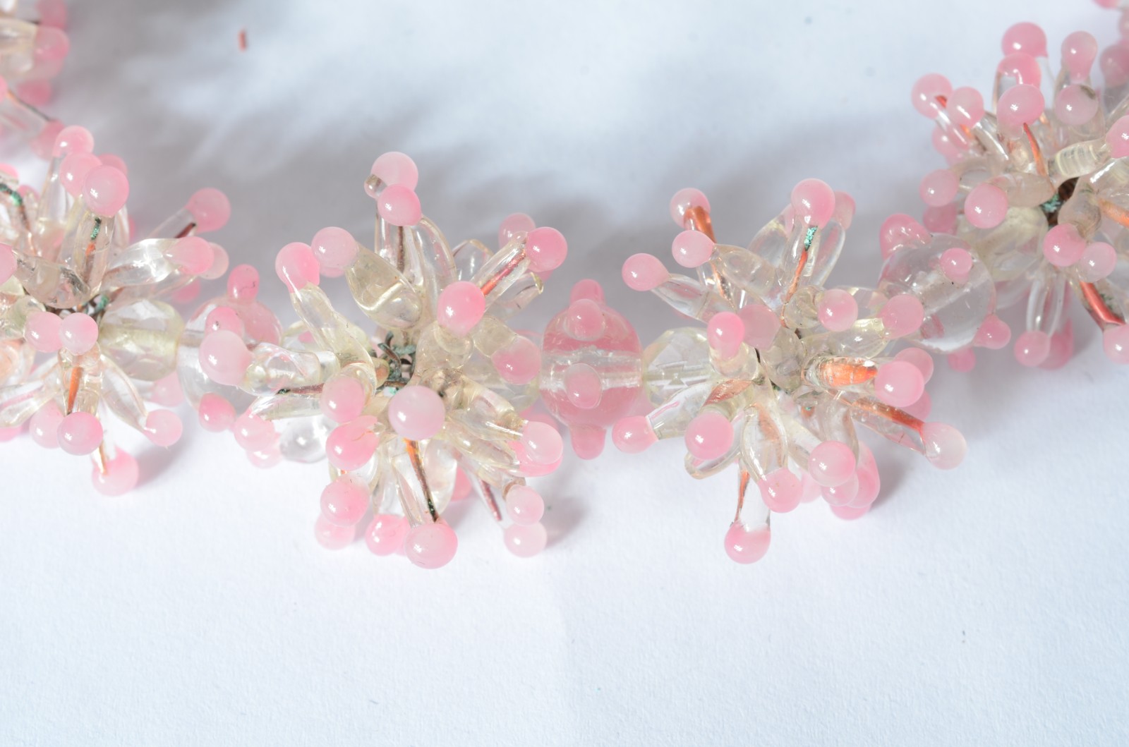 Conjunto de colar e par de brincos de murano rosa. - foto 1 de 6