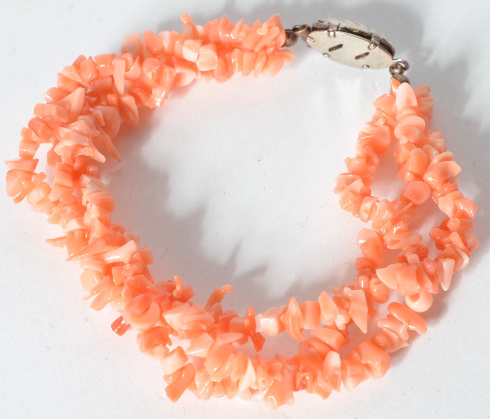 Conjunto de colar e pulseira de coral "peau d'ange" e metal. - foto 3 de 3