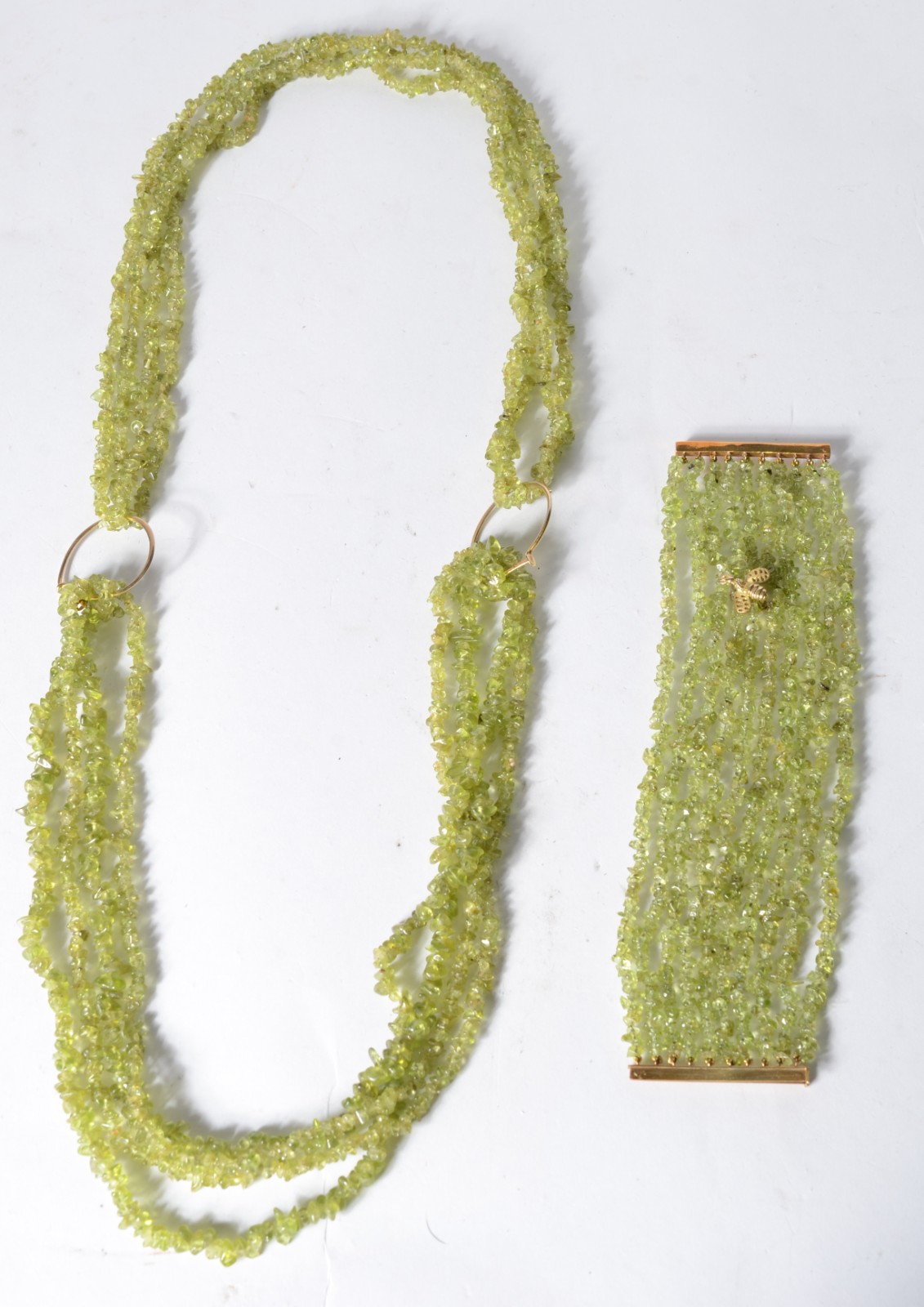 Conjunto de colar e pulseira de pedras verdes "peridoto". - foto 1 de 5