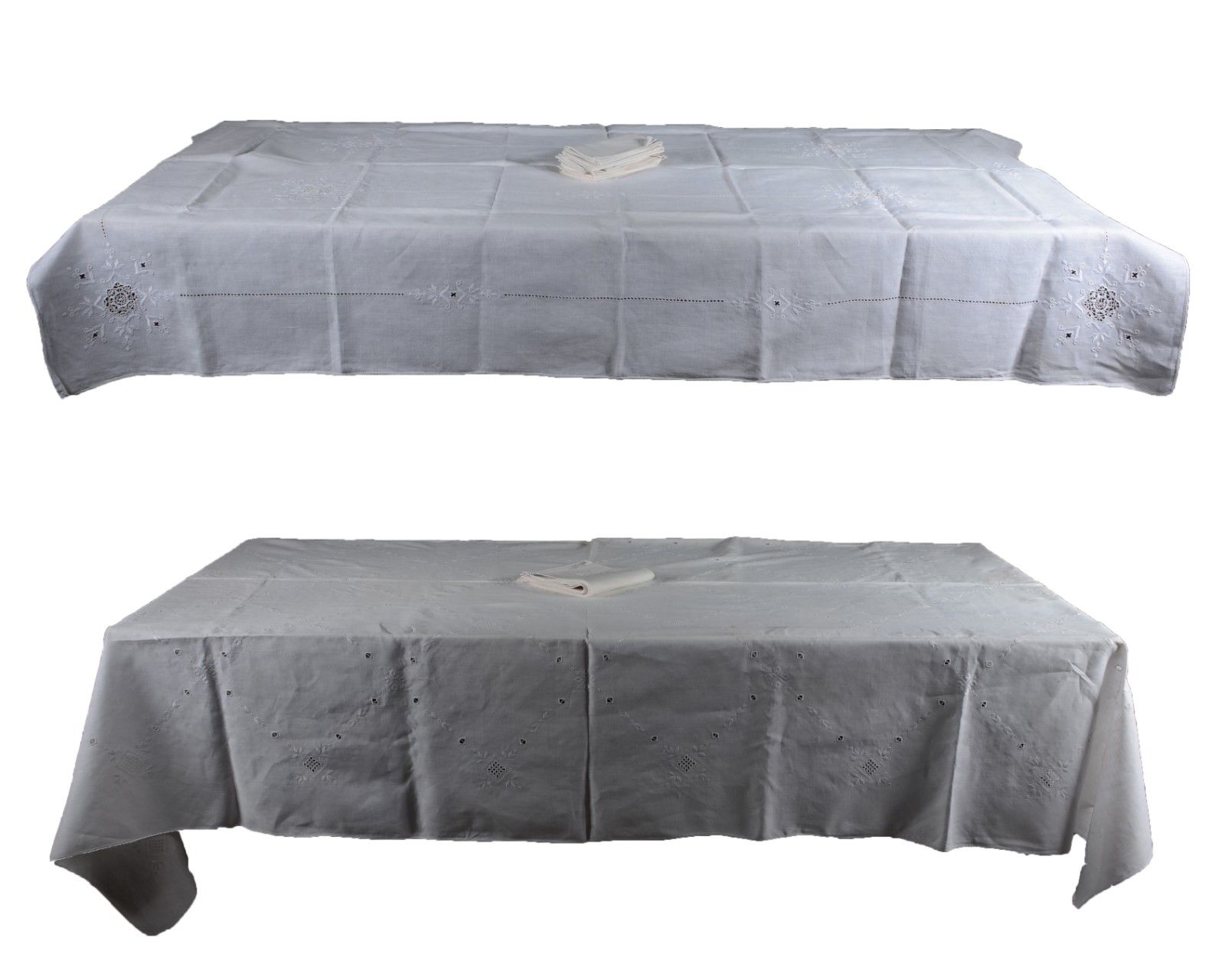 Duas toalhas de mesa na cor branca com pequenos bordados, sendo uma... - foto 1 de 6
