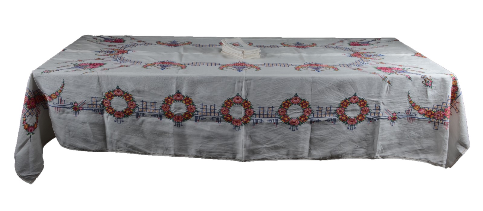 Toalha de mesa na cor branca bordada com "ponto de cruz". Acompanham... - foto 1 de 5
