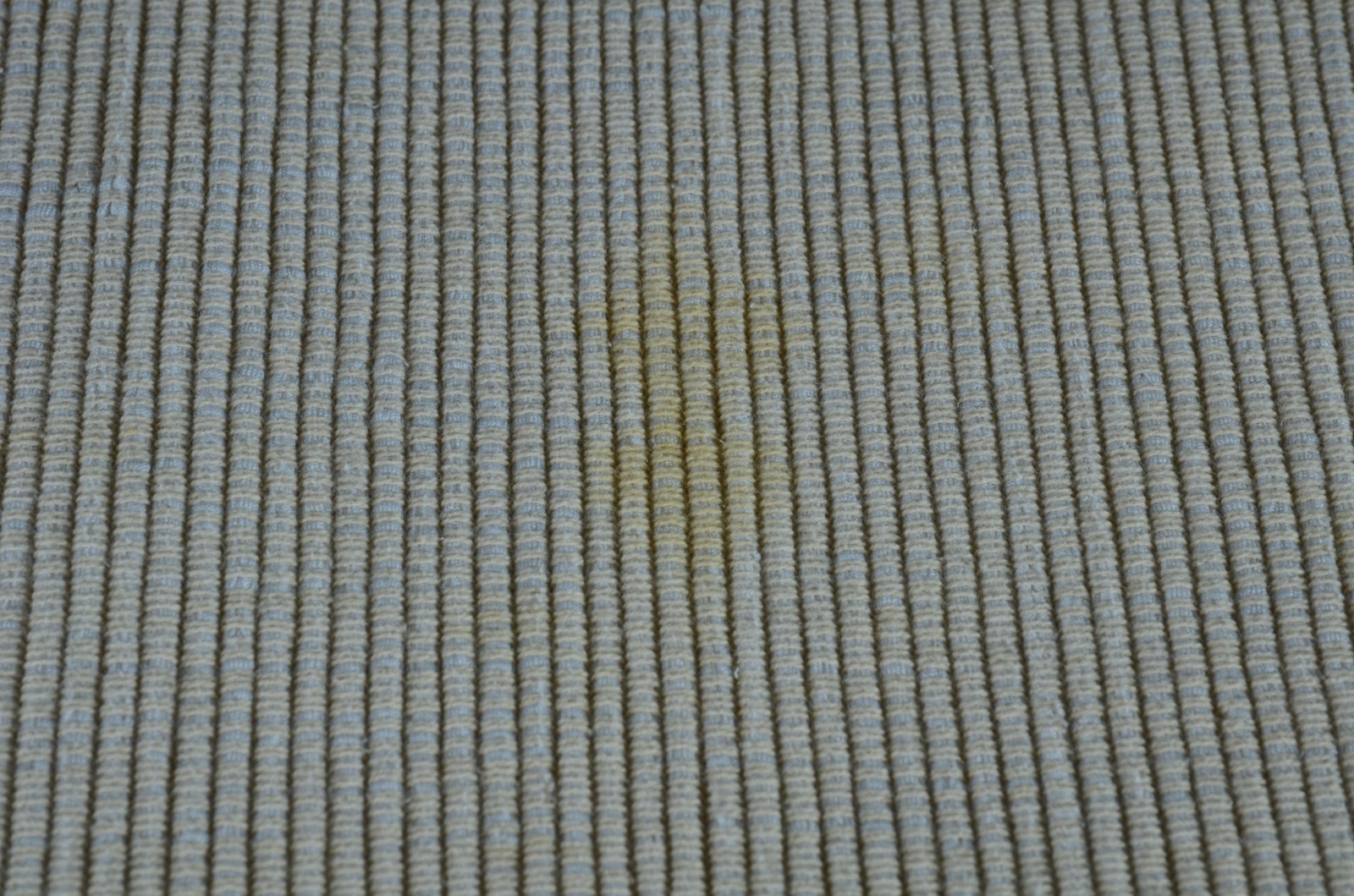 Duas toalhas de mesa na cor rosa, sendo uma com 6 guardanapos e outra... - foto 3 de 10