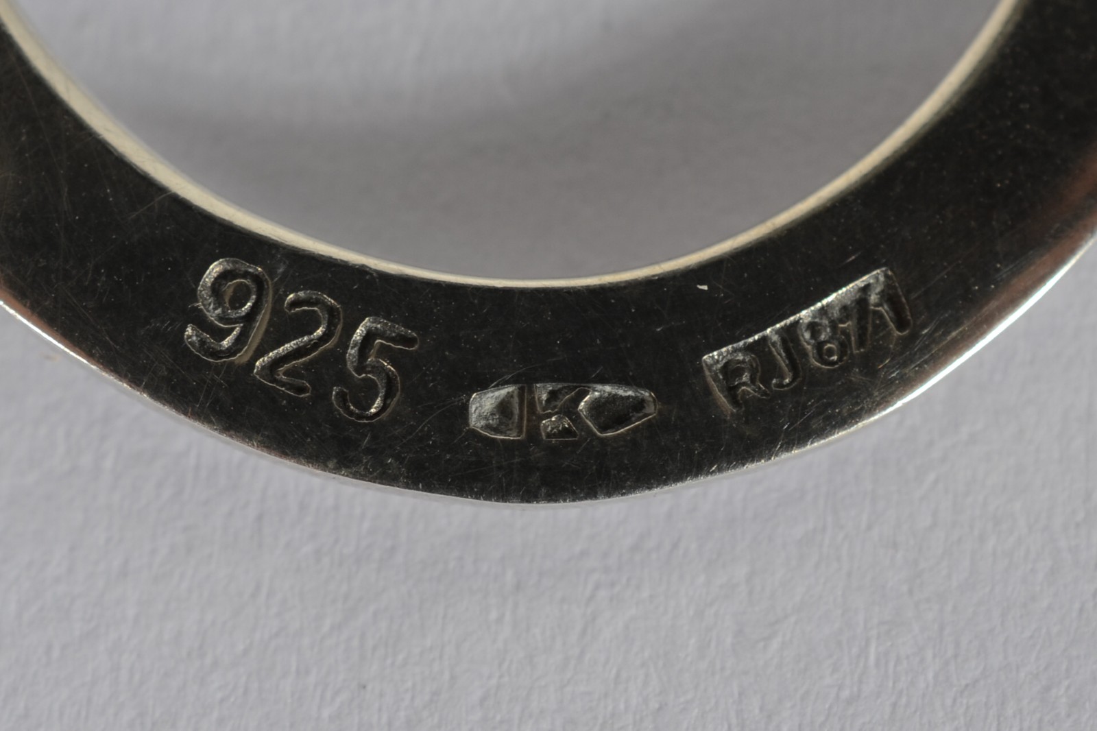 Duas peças de prata, sendo: pulseira e clipes para dinheiro. - foto 7 de 7