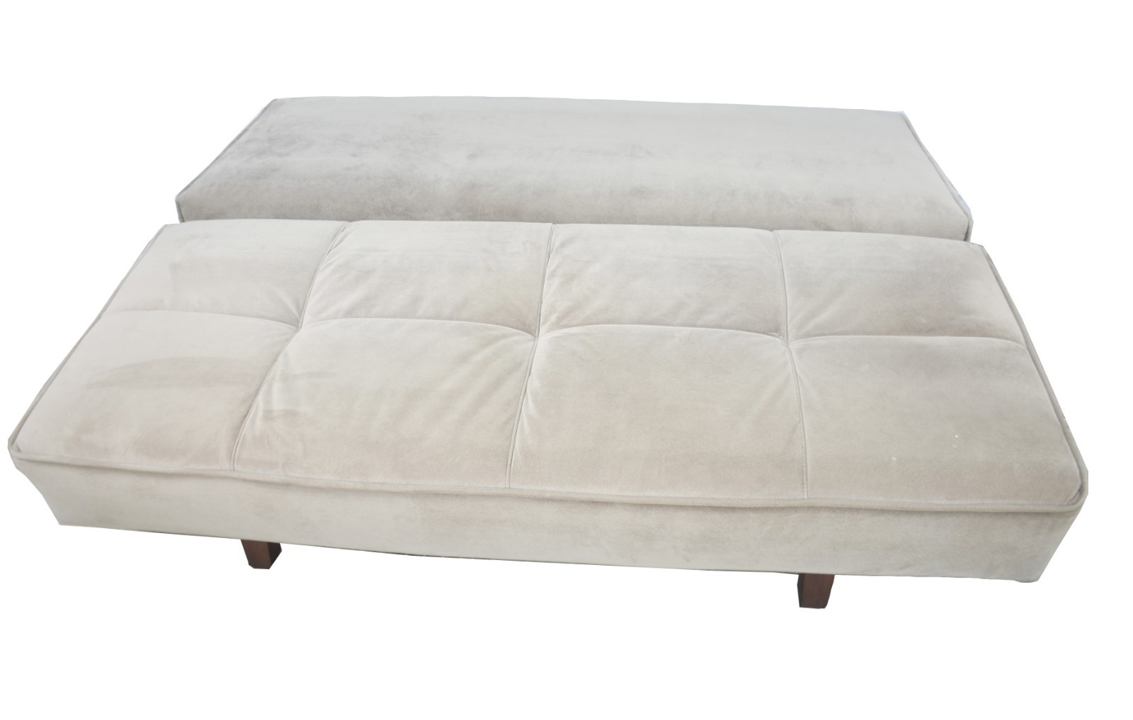 Sofá/cama estofado e forrado com tecido na cor cinza. - foto 3 de 4