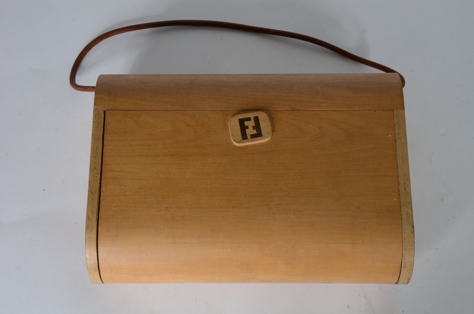 Bolsa feminina de madeira. - foto 1 de 4