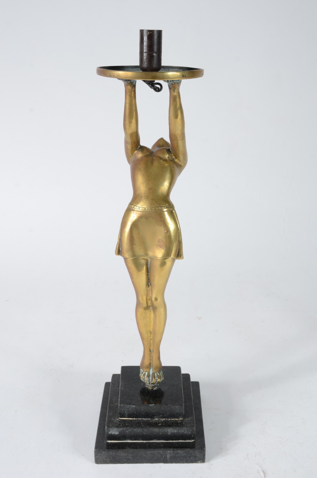 Luminária de bronze representando figura feminina. Sem fiação. - foto 1 de 7