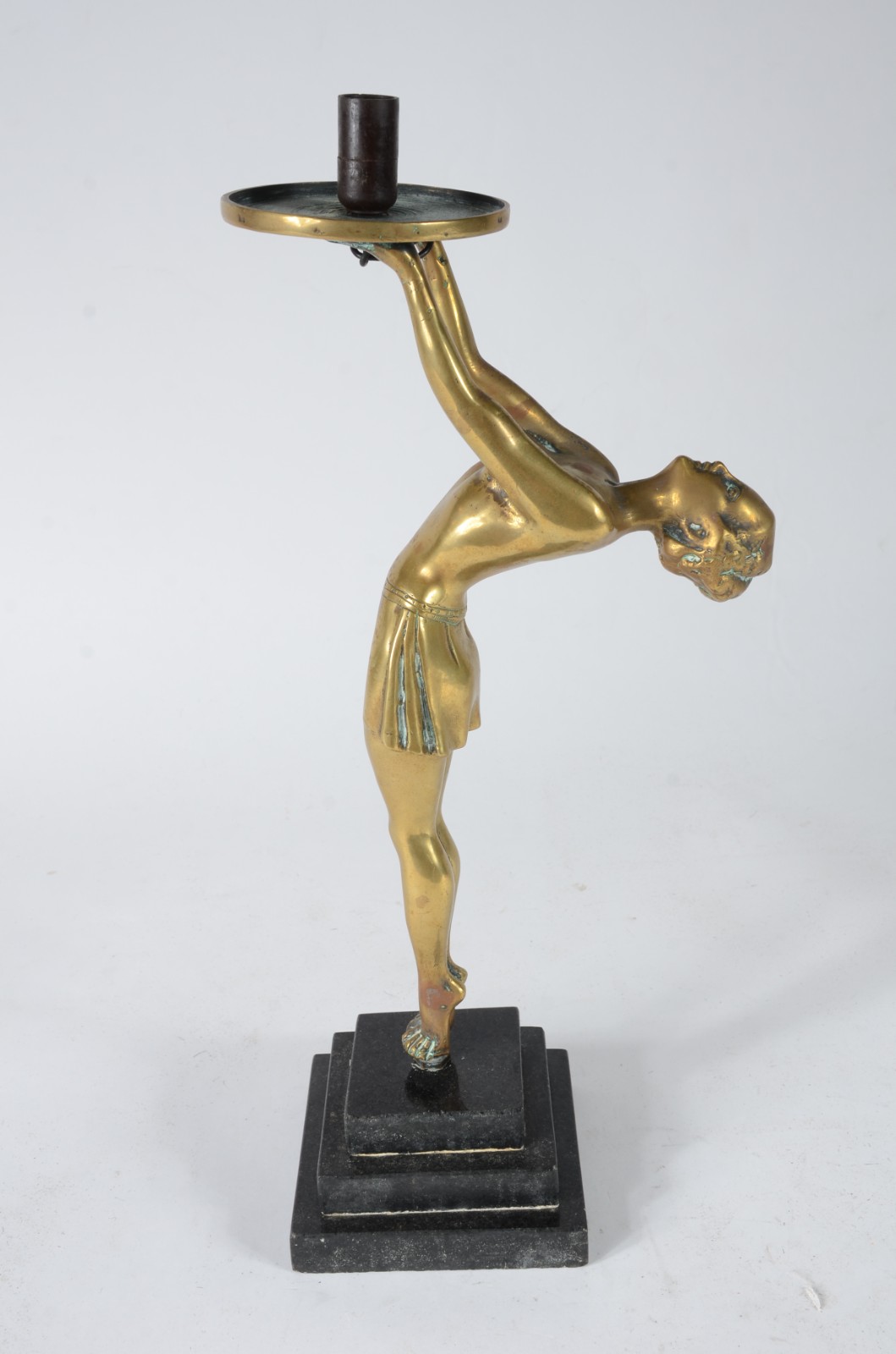 Luminária de bronze representando figura feminina. Sem fiação. - foto 3 de 7