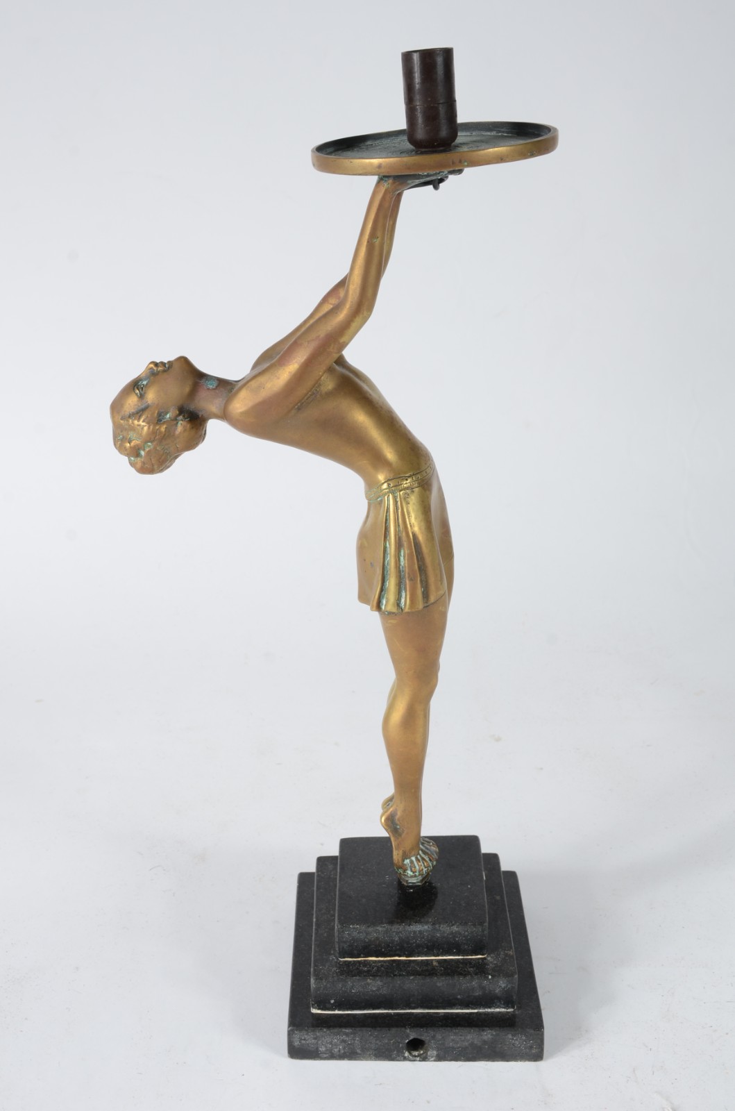 Luminária de bronze representando figura feminina. Sem fiação. - foto 6 de 7