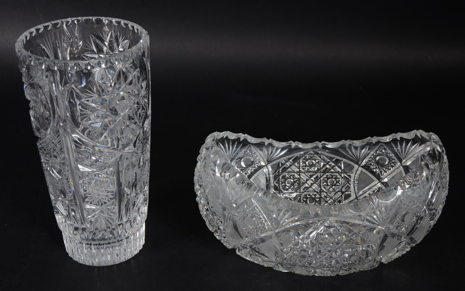 Duas peças de cristal tcheco lapidado, sendo fruteira feitio gôndola... - foto 2 de 3