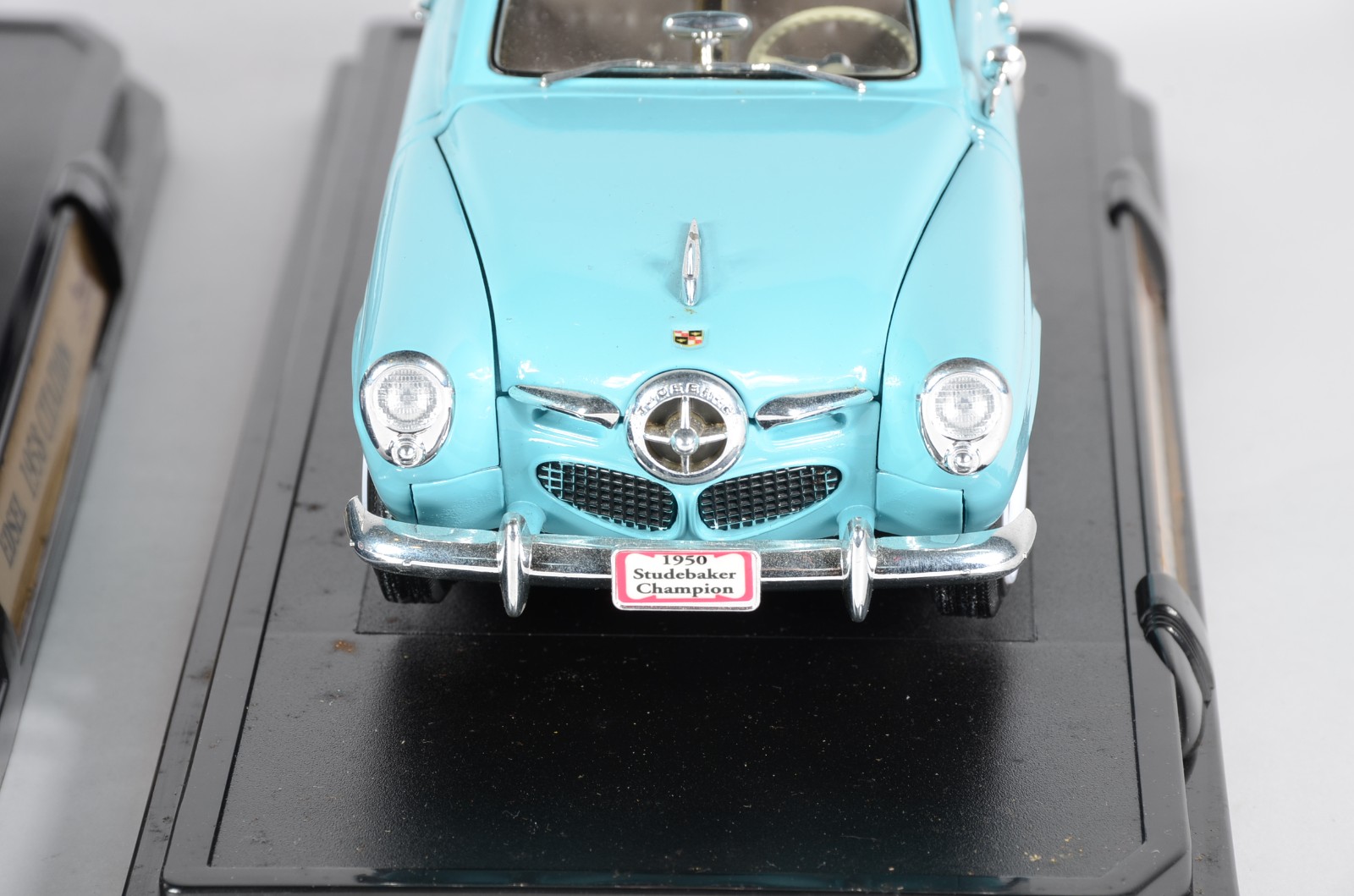 Dois carrinhos decorativos em miniaturas de metal: Edsel 1958... - foto 3 de 11