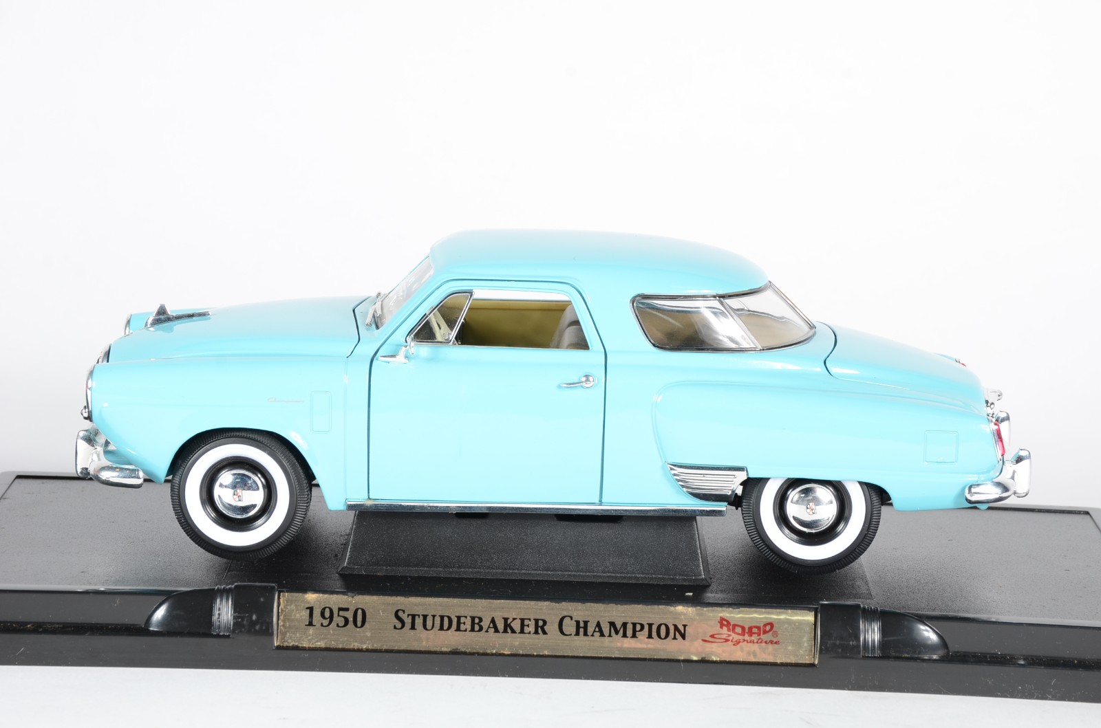 Dois carrinhos decorativos em miniaturas de metal: Edsel 1958... - foto 6 de 11