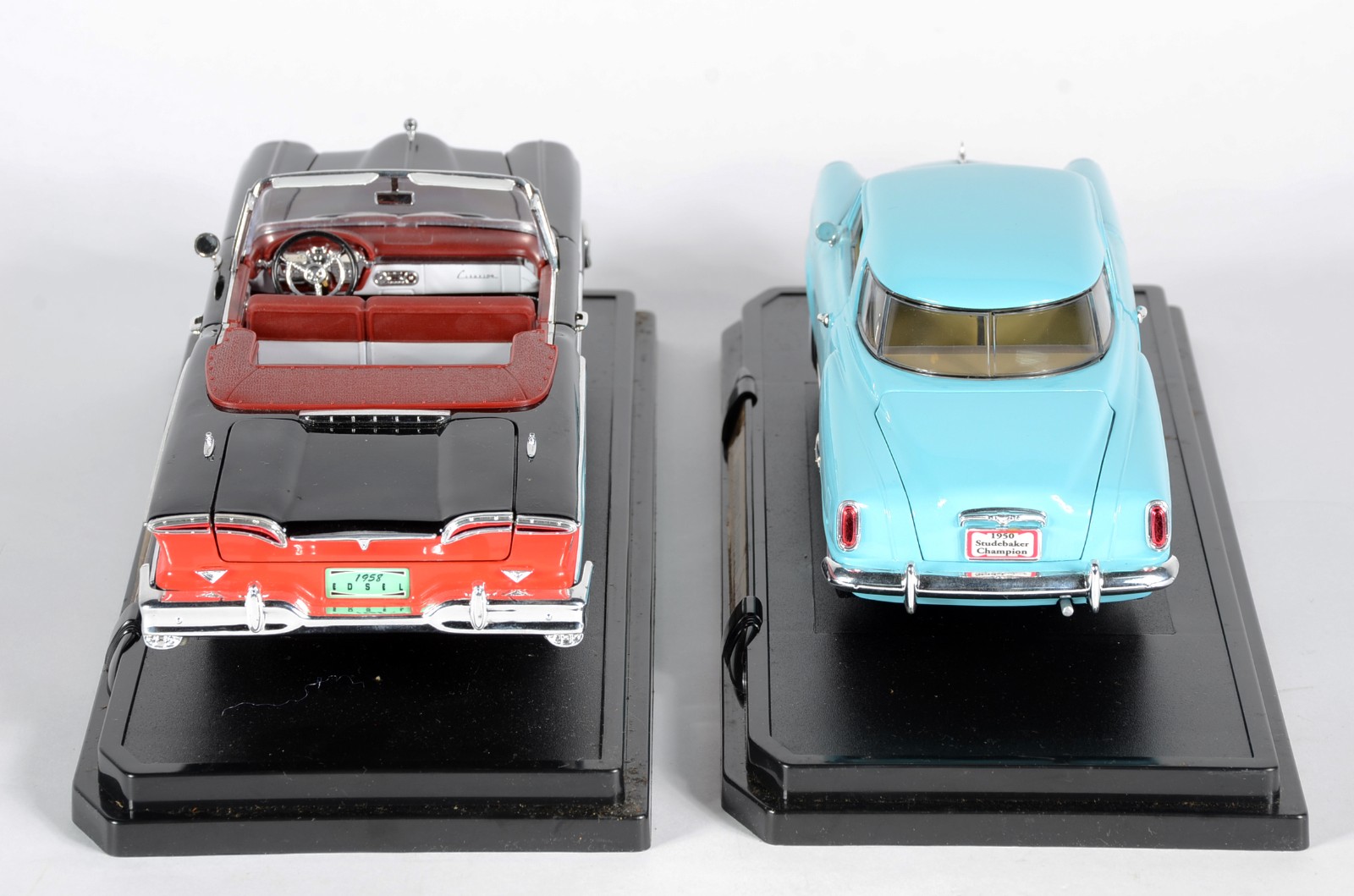 Dois carrinhos decorativos em miniaturas de metal: Edsel 1958... - foto 7 de 11