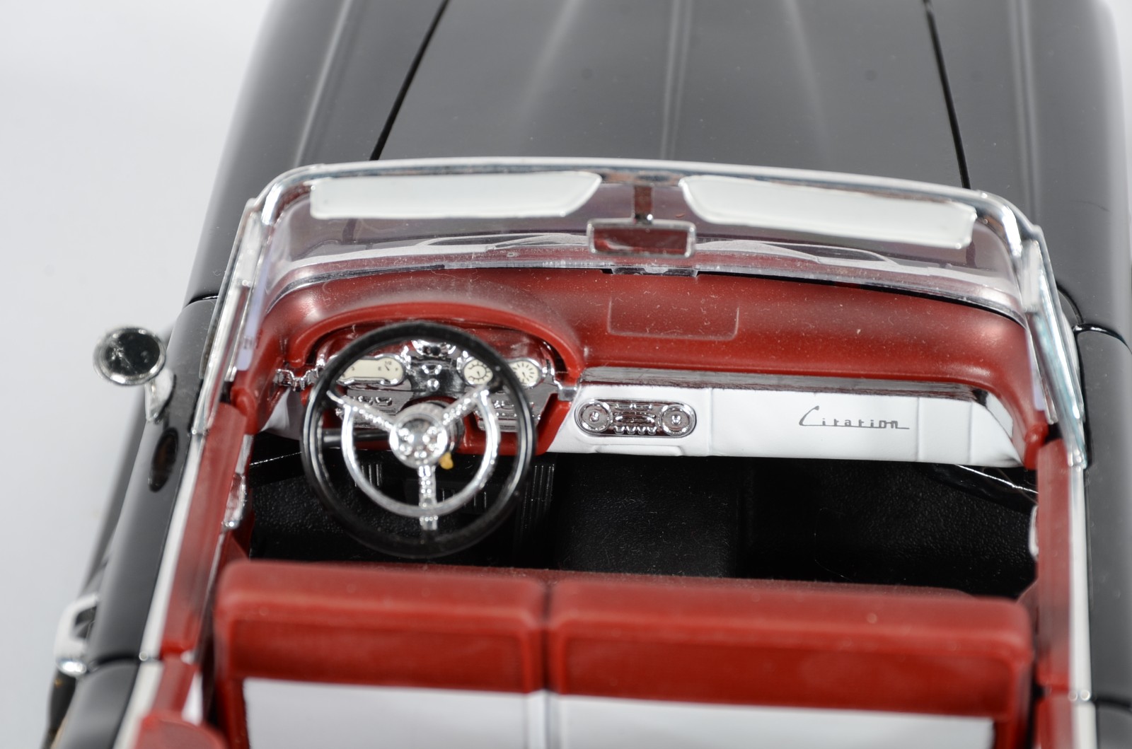 Dois carrinhos decorativos em miniaturas de metal: Edsel 1958... - foto 8 de 11