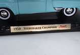 Dois carrinhos decorativos em miniaturas de met... - Dois carrinhos decorativos em miniaturas de metal: Edsel 1958 Citation, e 1950 Studebaker Champion.