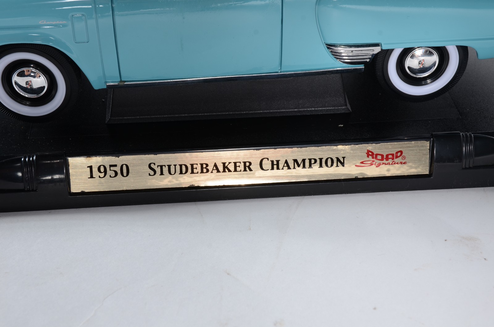 Dois carrinhos decorativos em miniaturas de metal: Edsel 1958... - foto 11 de 11