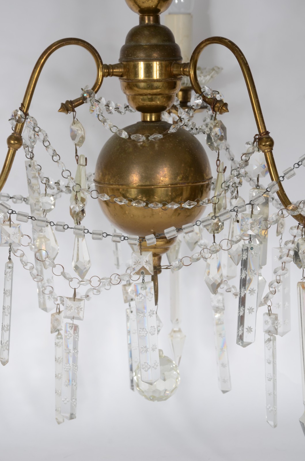 Lustre de metal dourado para 3 luzes com pingentes de cristal... - foto 4 de 5