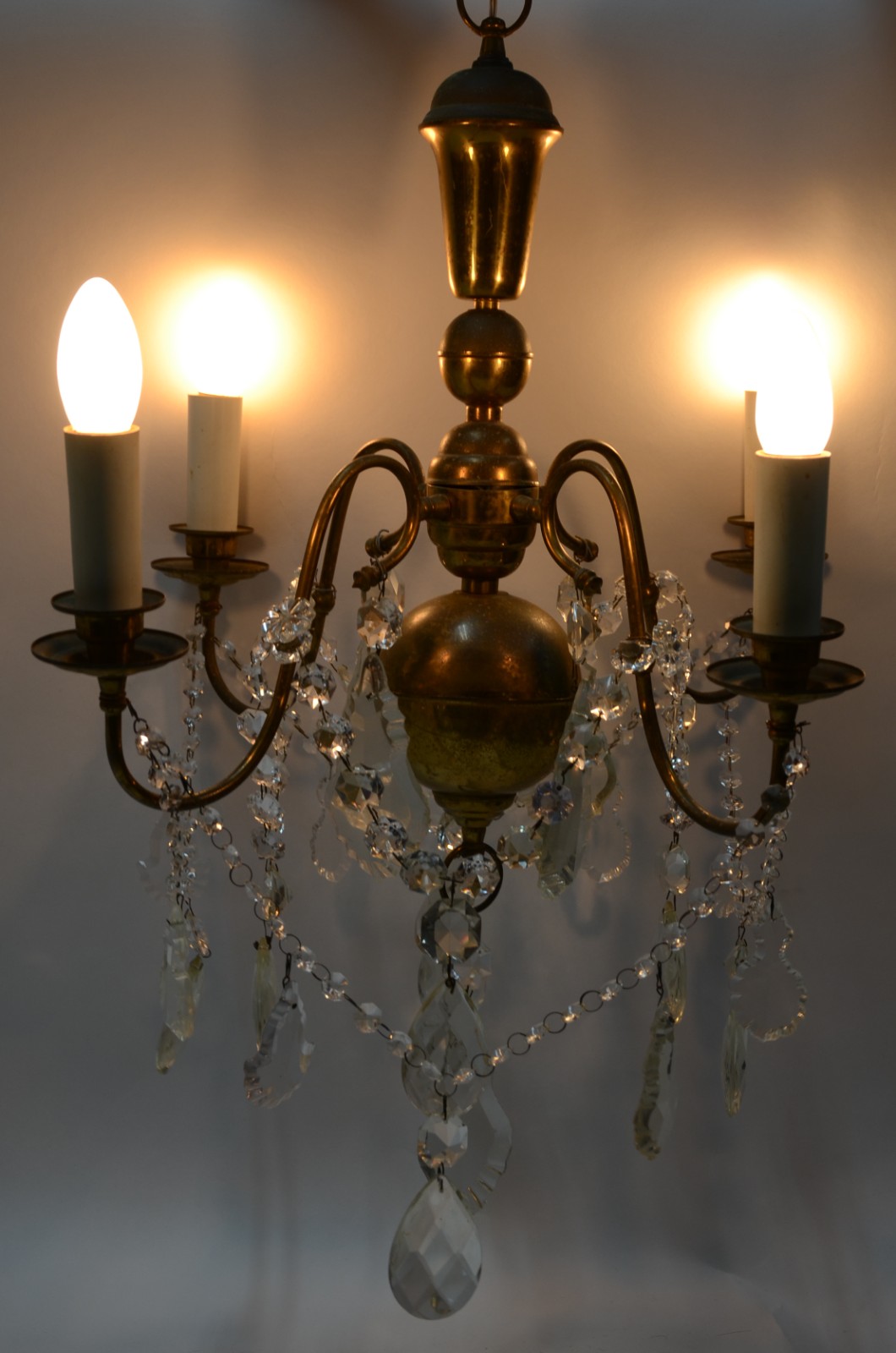 Lustre de metal dourado para 4 luzes, pingentes e placas de cristal... - foto 2 de 5