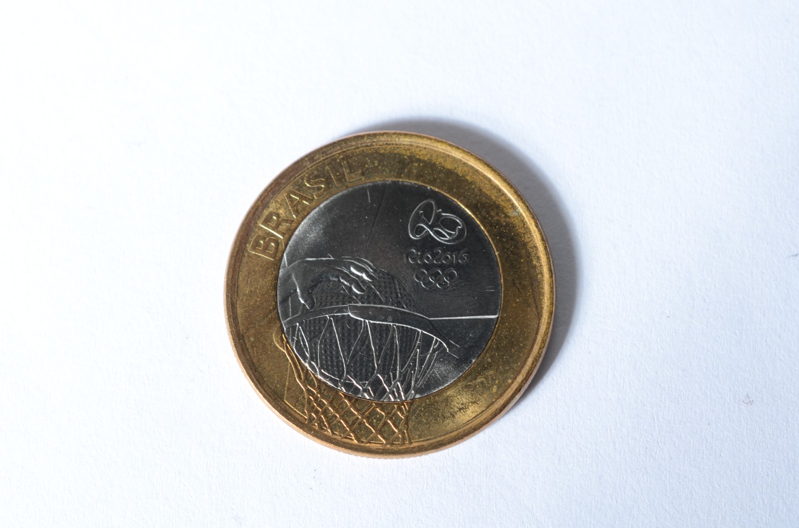 Lote com 49 moedas diversas das Olimpíadas, sendo:3 de golf, 4 de... - foto 3 de 11