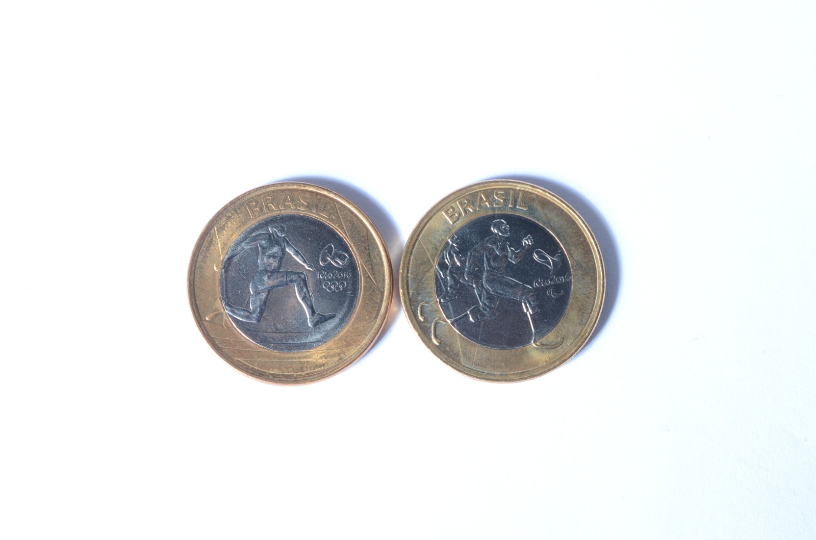Lote com 49 moedas diversas das Olimpíadas, sendo:3 de golf, 4 de... - foto 5 de 11