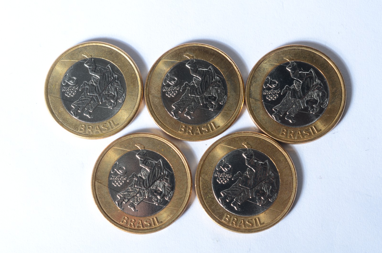 Lote com 49 moedas diversas das Olimpíadas, sendo:3 de golf, 4 de... - foto 6 de 11