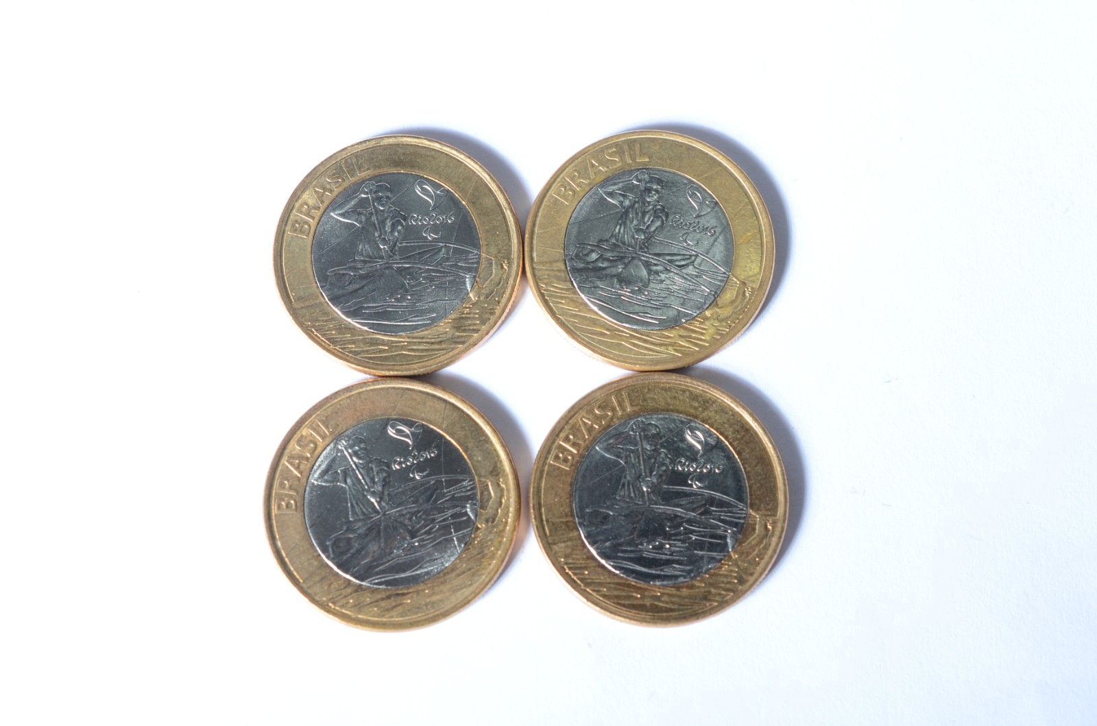 Lote com 49 moedas diversas das Olimpíadas, sendo:3 de golf, 4 de... - foto 7 de 11