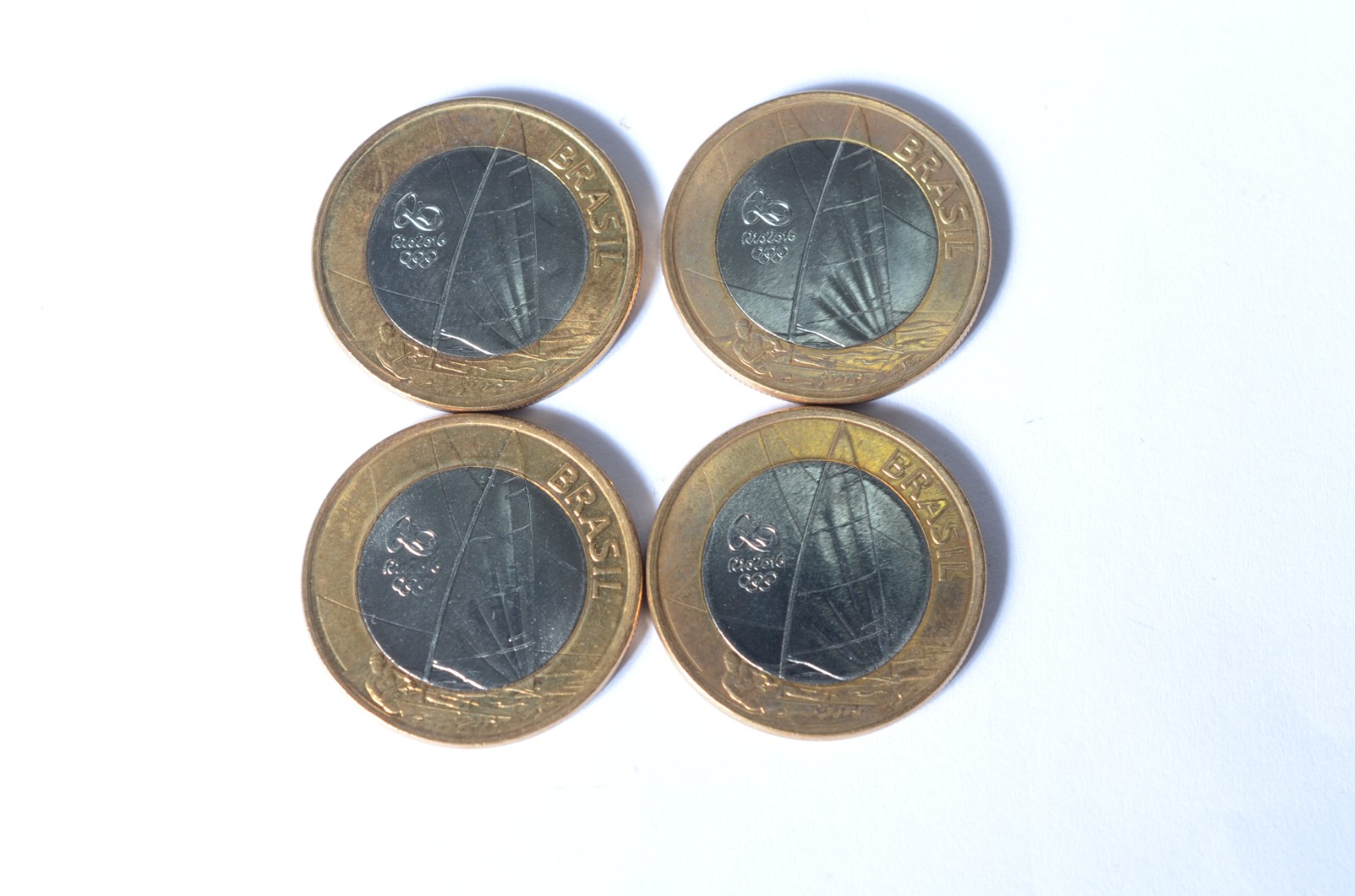 Lote com 49 moedas diversas das Olimpíadas, sendo:3 de golf, 4 de... - foto 8 de 11