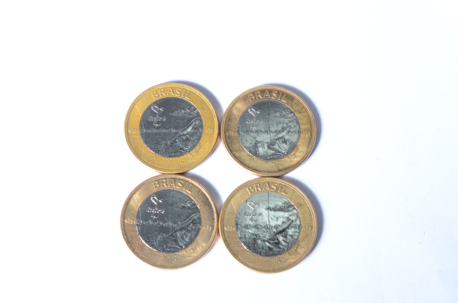 Lote com 49 moedas diversas das Olimpíadas, sendo:3 de golf, 4 de... - foto 11 de 11