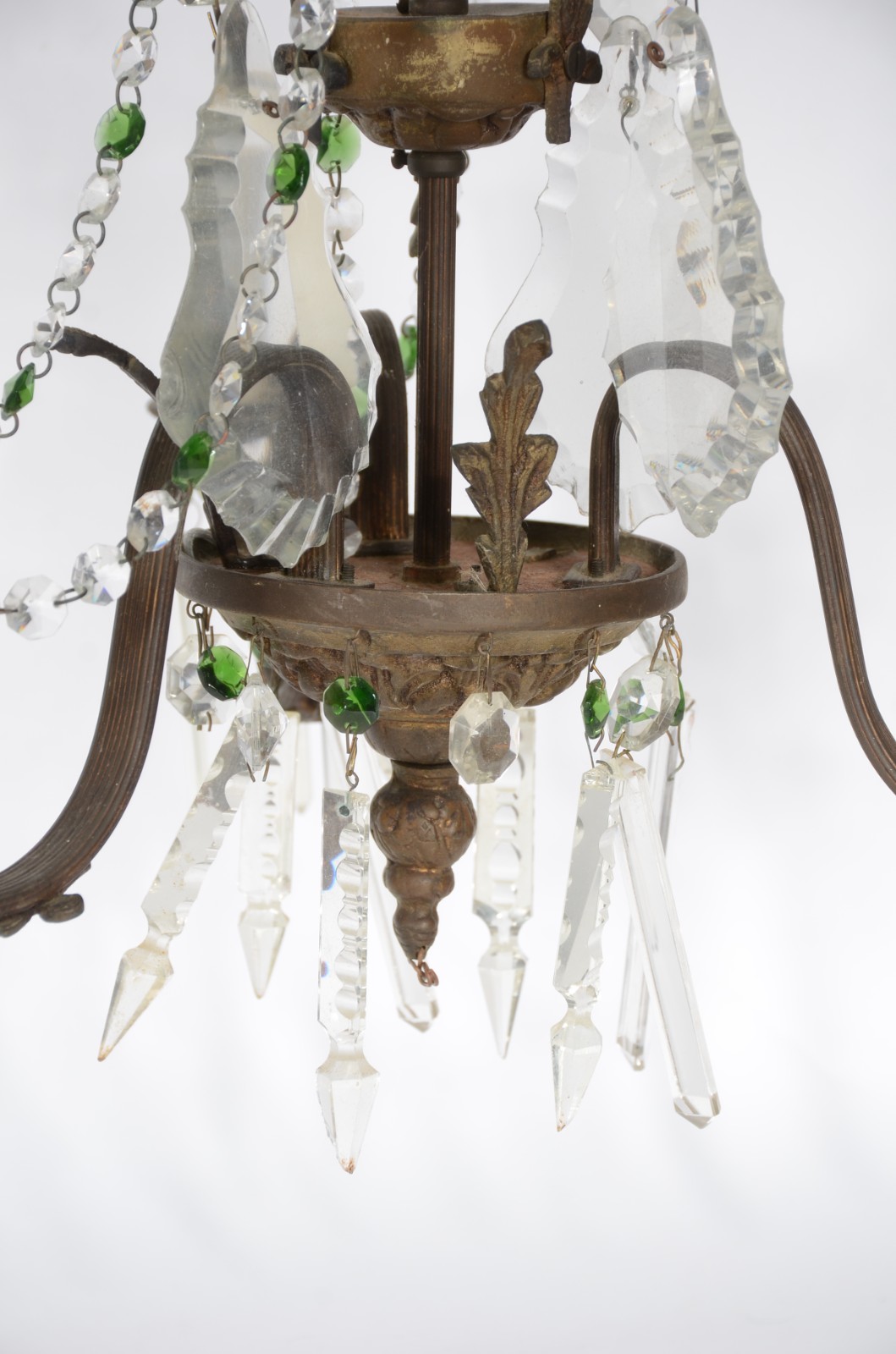 Lustre de metal dourado para 3 luzes com contas e pingentes de... - foto 3 de 3
