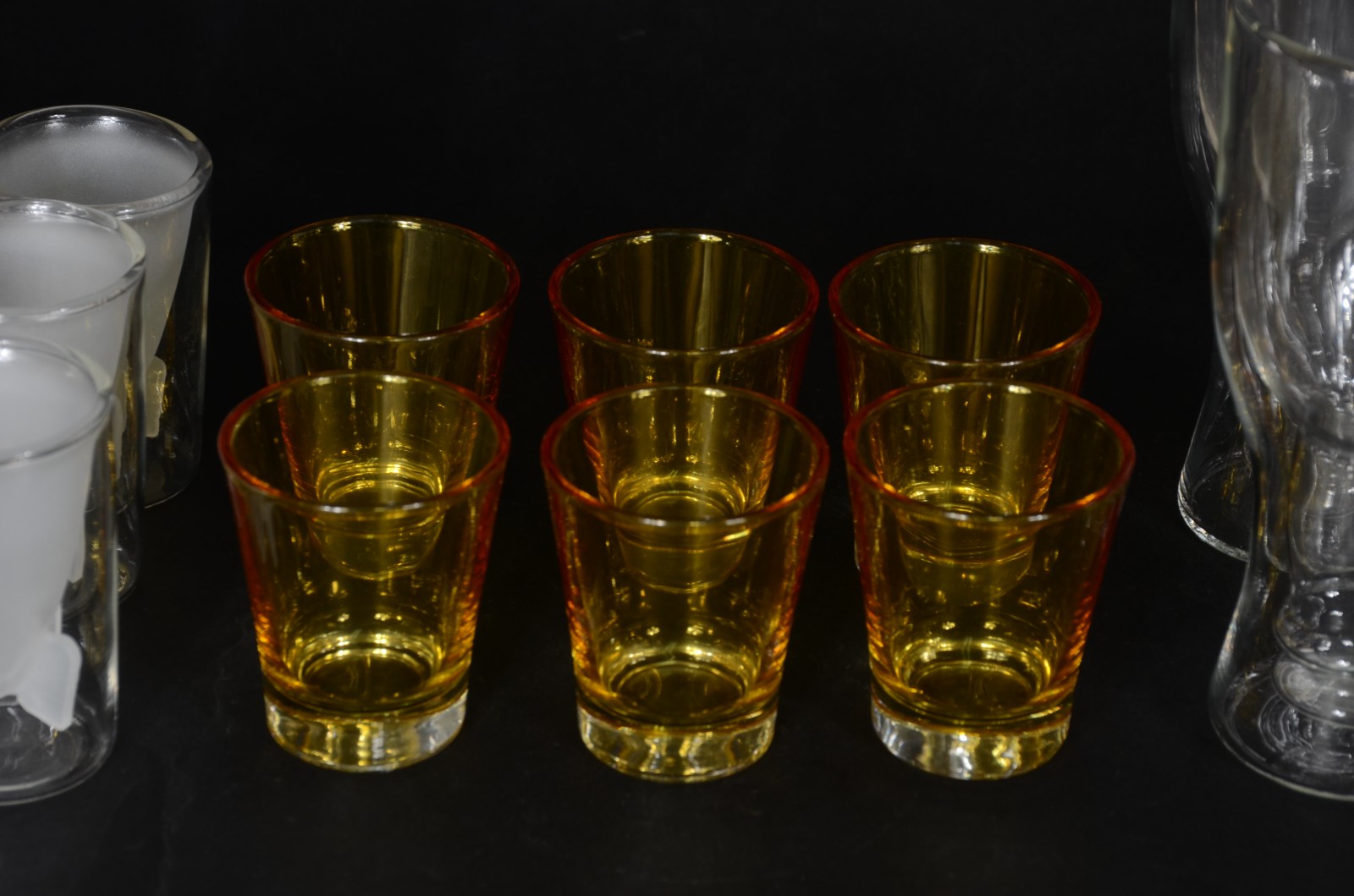 Diversas peças de vidro, sendo: 6 copos para chopp, 6 copos para... - foto 3 de 5
