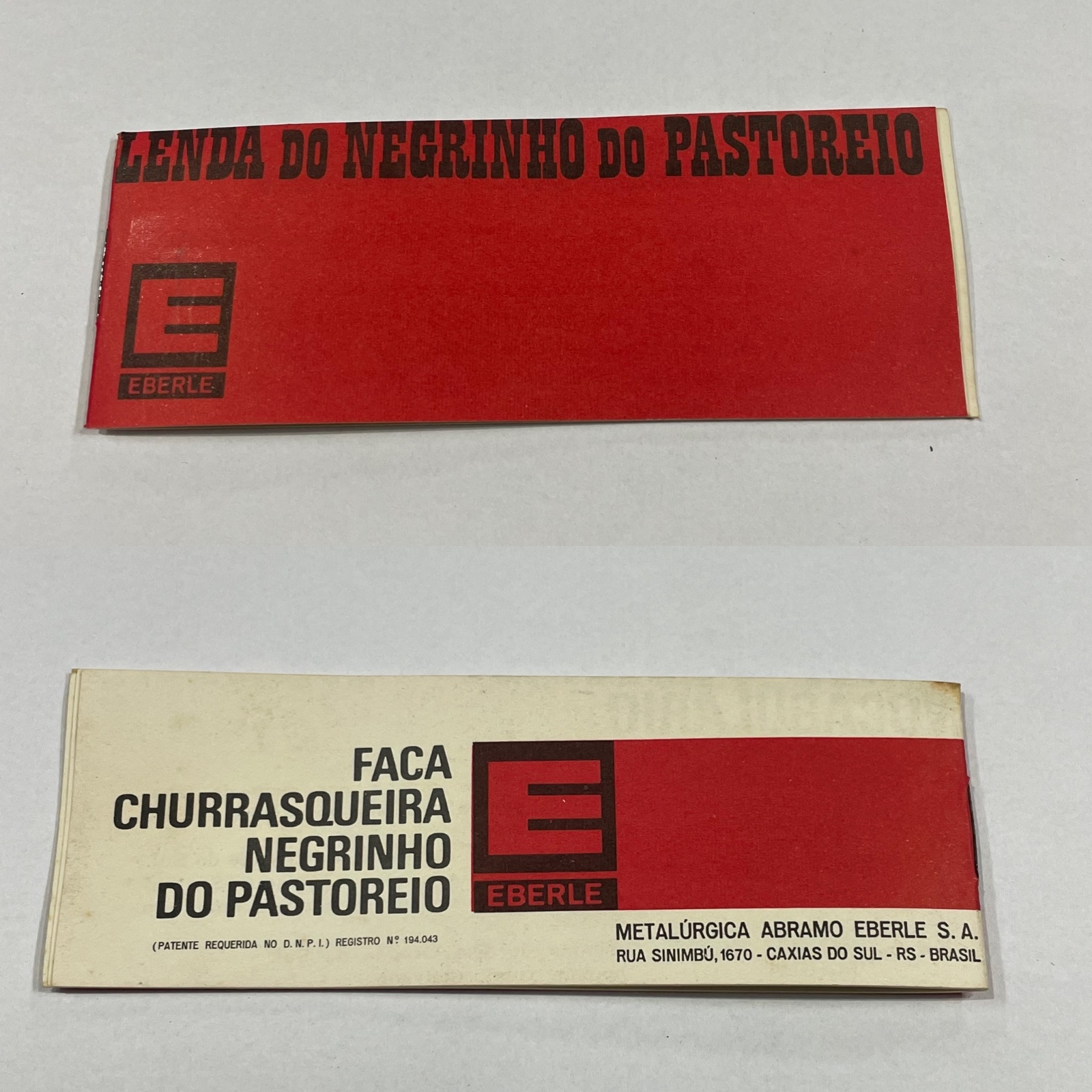 Duas facas com bainhas de metal prateado, sendo uma Eberle com... - foto 7 de 7