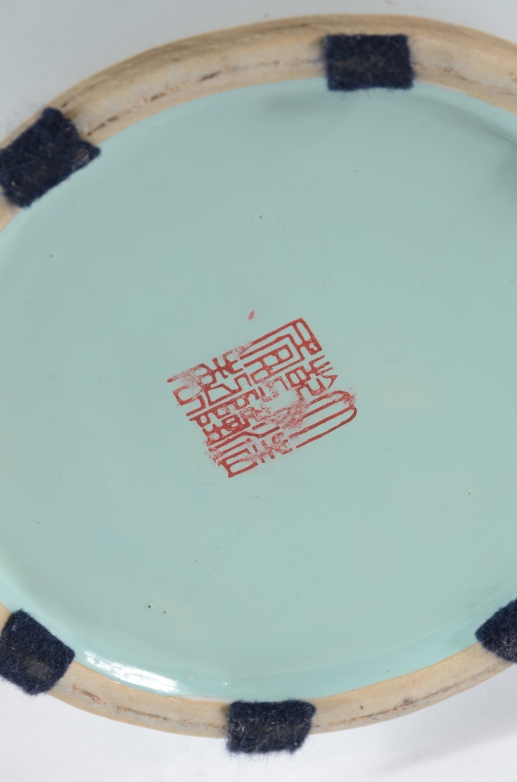 Vaso de formato balaústre em porcelana chinesa, decorado em rouge de... - foto 5 de 6