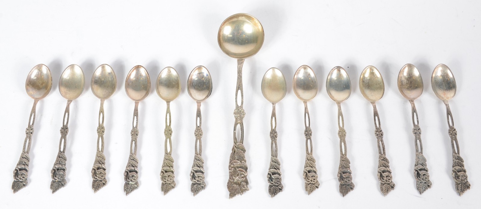 Conjunto com 12 colheres para café e uma de açúcar de prata... - foto 1 de 6