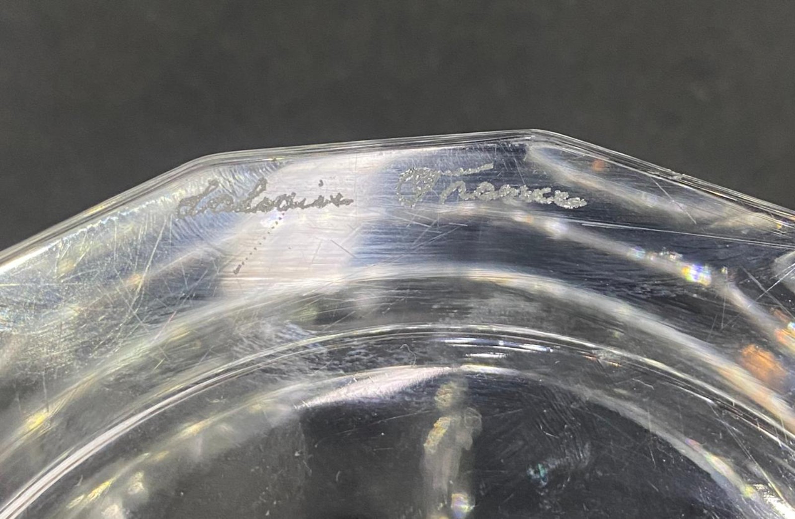 Três peças diversas de cristal europeu, sendo: caixa francesa Lalique... - foto 10 de 10